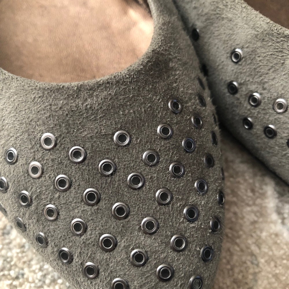 Women's New AGL size 6.5 gray suede flats with rivets